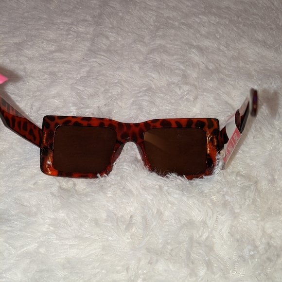 Nwt Kendall & Kylie animal print pouches/cosmetic bag w/ animal print sunglasses - Picture 8 of 16